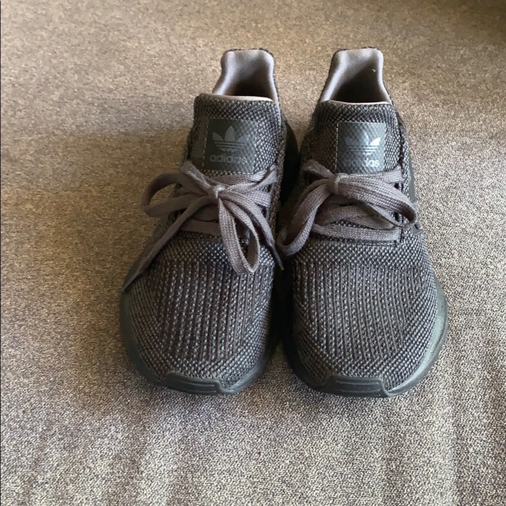 Adidas swift run sneakers